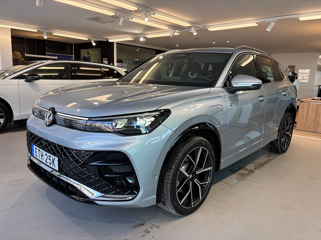 Volkswagen Tiguan eHybrid R-Line-Edition OMG LEV 4595kr/mån tom 15 MARS