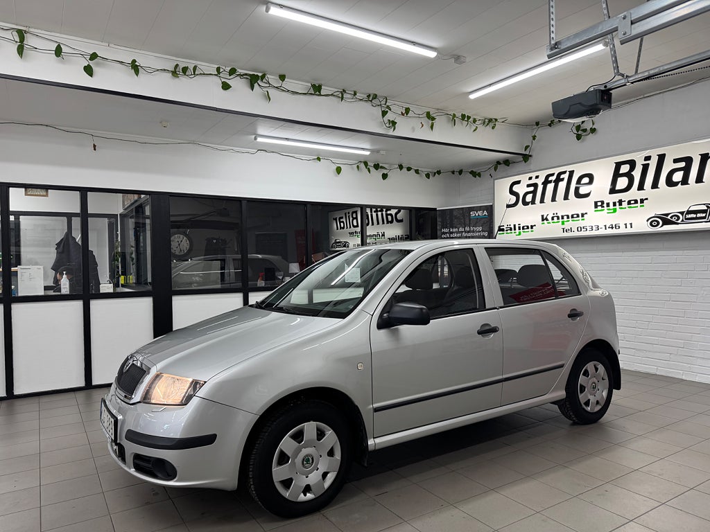 Skoda Fabia 0,95% Ränta|Lågmilad|1.4 Automat 75hk Euro 4!
