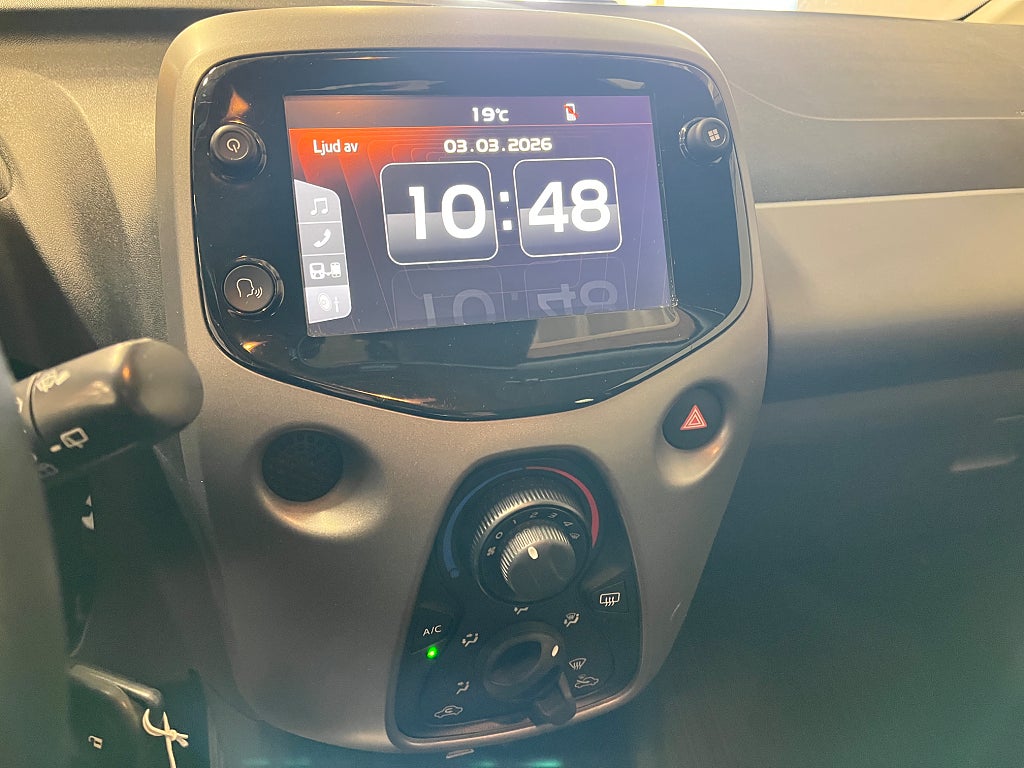 Toyota Aygo 5-dörrar 1.0 VVT-i X-PLAY / Kamera/ CarPlay/ V-hjul thumbnail
