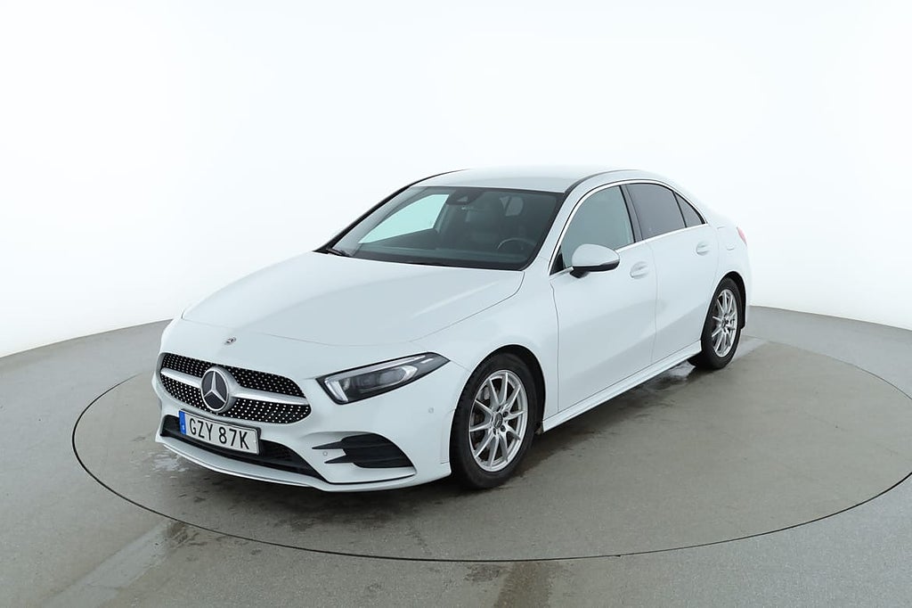 Mercedes-Benz A 200 d Sedan AMG Line / Drag, Kamera, CarPlay