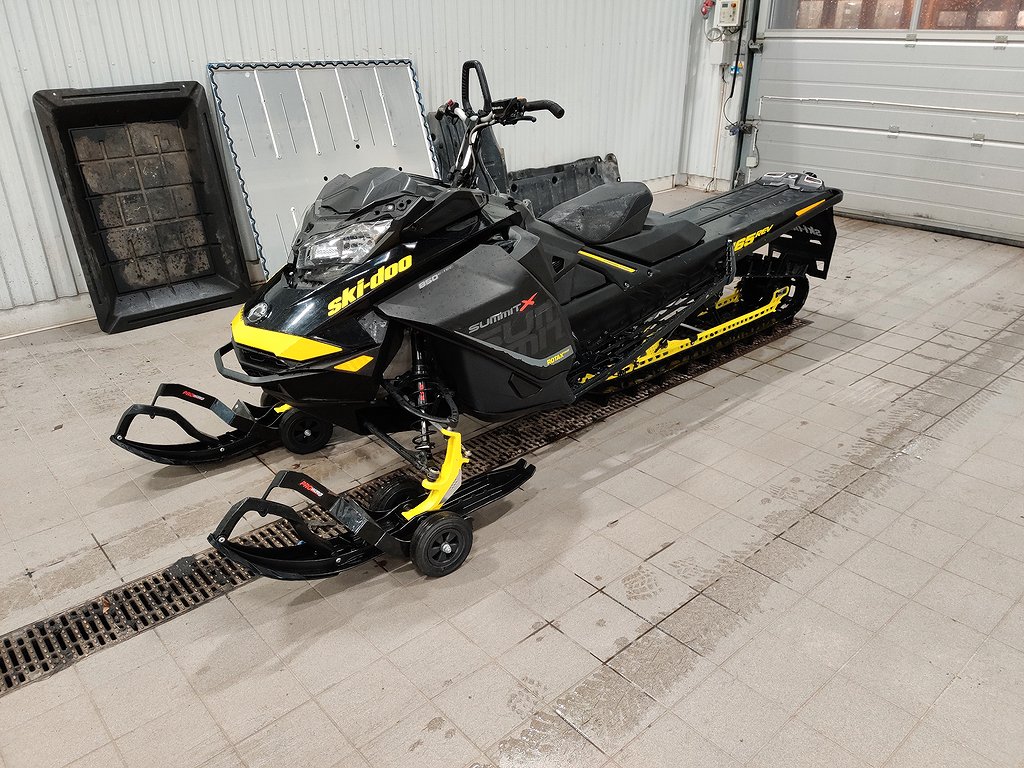 Ski-Doo Summit X 850 E-TEC 165 (månadskostnad 726 kr)-17