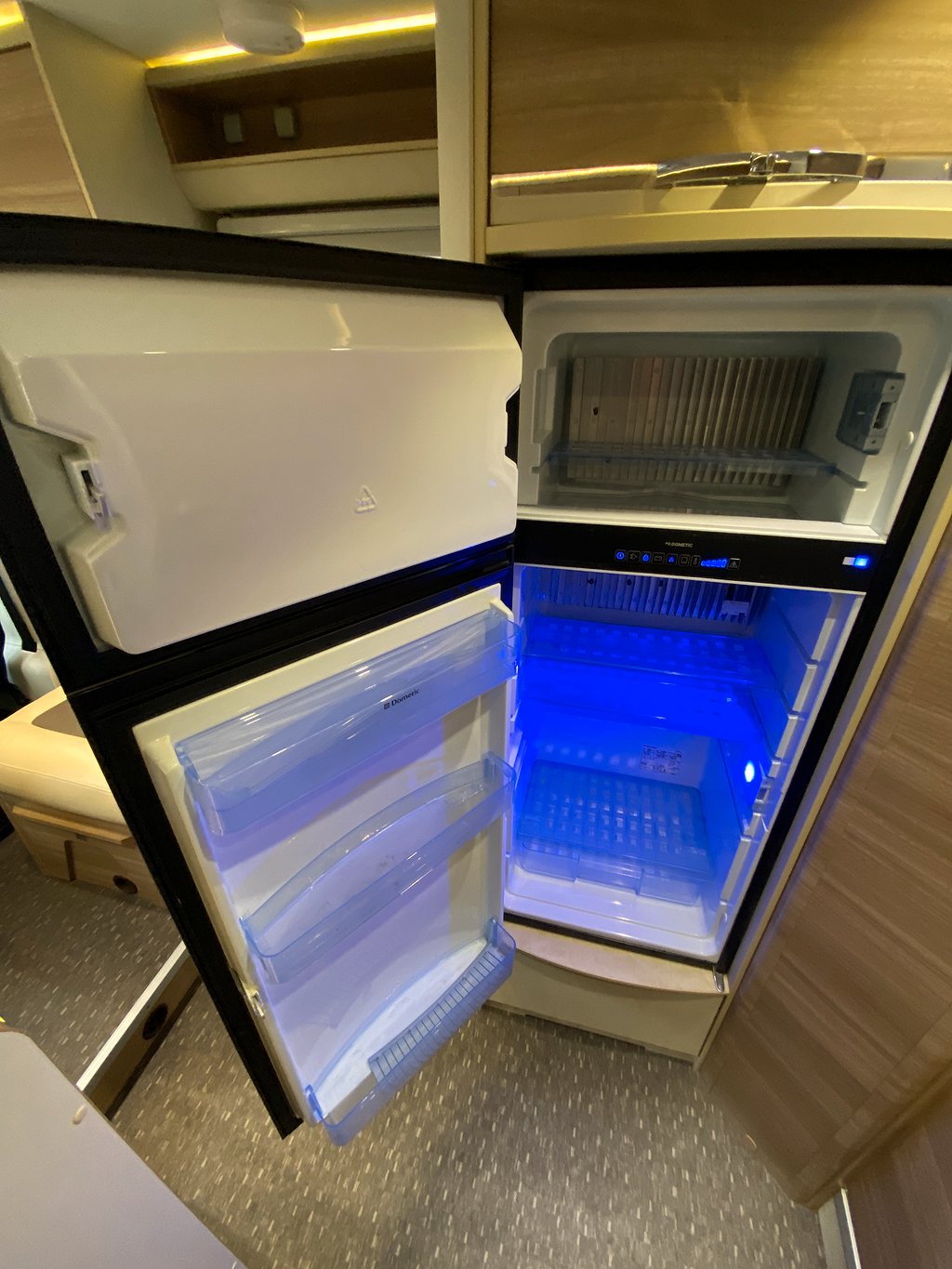 Adria Coral 670 SL / B-körkort / Solcell / Långbädd / Garage - Adria