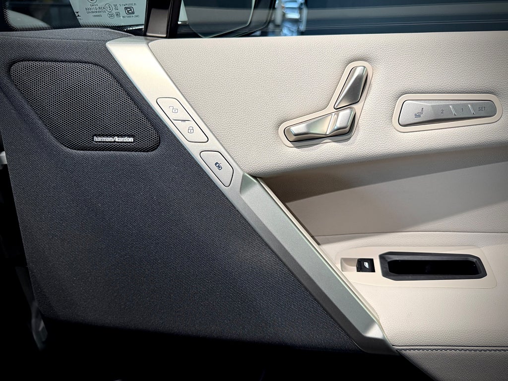 BMW iX xDrive40 Comfort Sport line 326 hk - bild 10