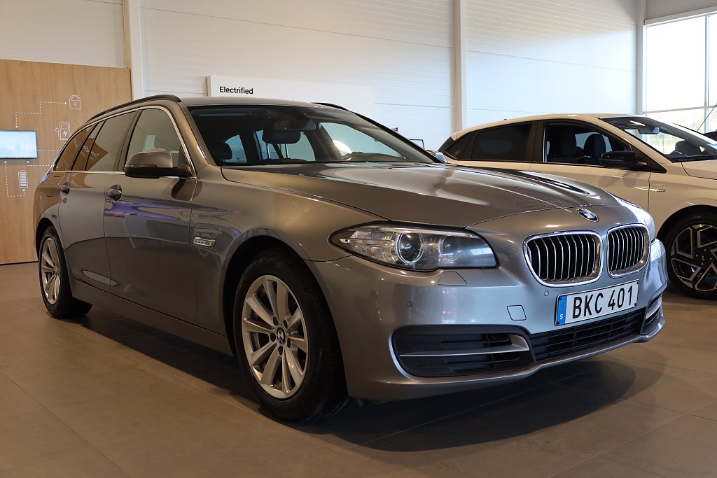 BMW 520d Touring AUT Drag Läder PDC Connected Blåtand Rattvärme