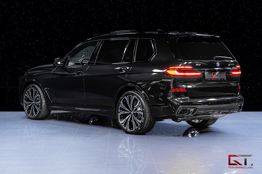 BMW X7 M60i xDrive 2026 MOMS Pano Sky 23" B&W DAP Dragkrok HuD