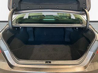 Toyota Camry Hybrid CVT Executive Auto Kamera Psens S&V-däck