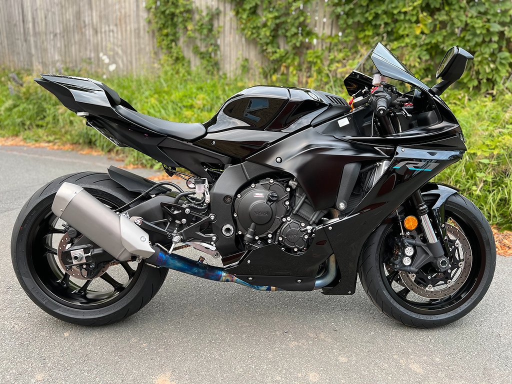 Yamaha Yzf-r1 / Akrapovic / NRC /