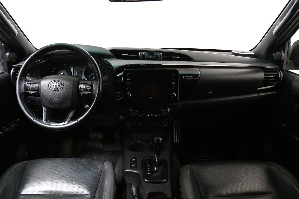 Toyota Hilux Dubbelhytt 2,8 Invincible 204hk 4WD JBL Skinn Navi Kåpa 2021