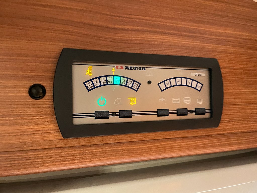 Adria Matrix 680 SL / B-körkort / Taksäng / El-Patron / Ugn - Adria
