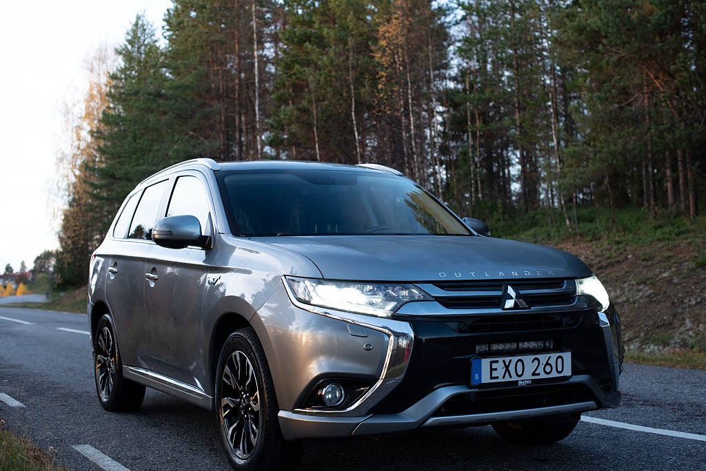 Mitsubishi Outlander PHEV 203HK BUSINESS NAV SAFETY 
