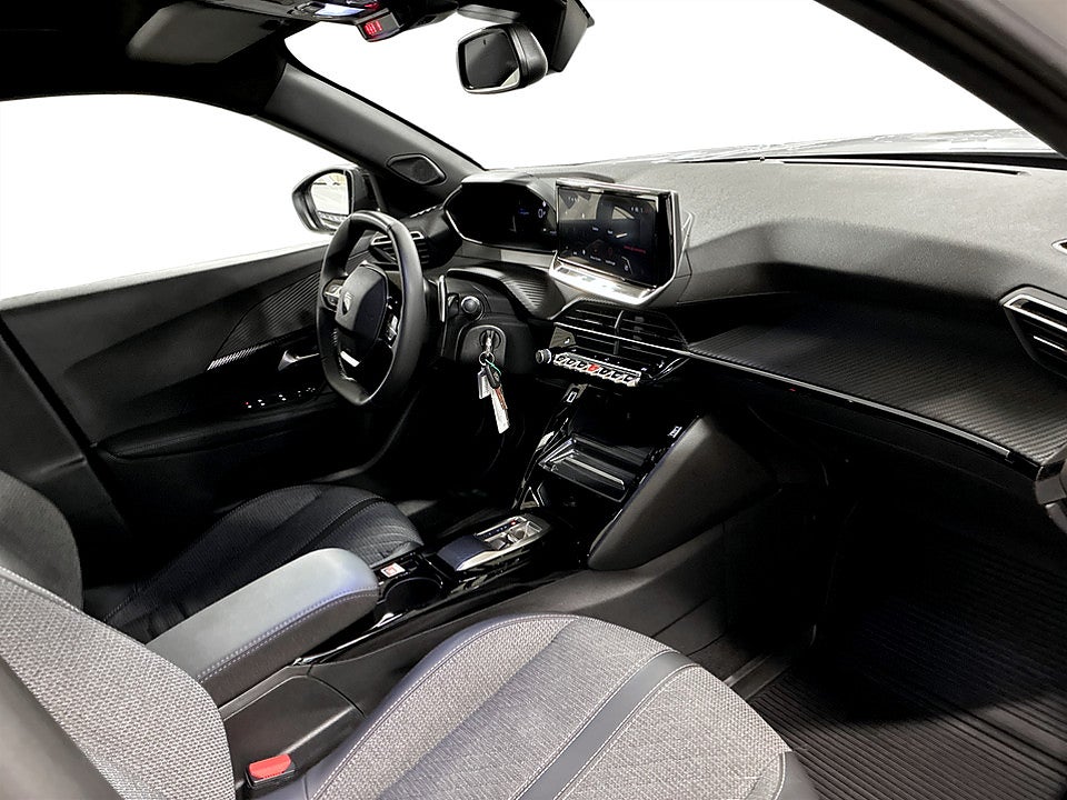 Bild på Peugeot 2008 Allure 1.2 PT 130hk B-KAMERA CARPLAY