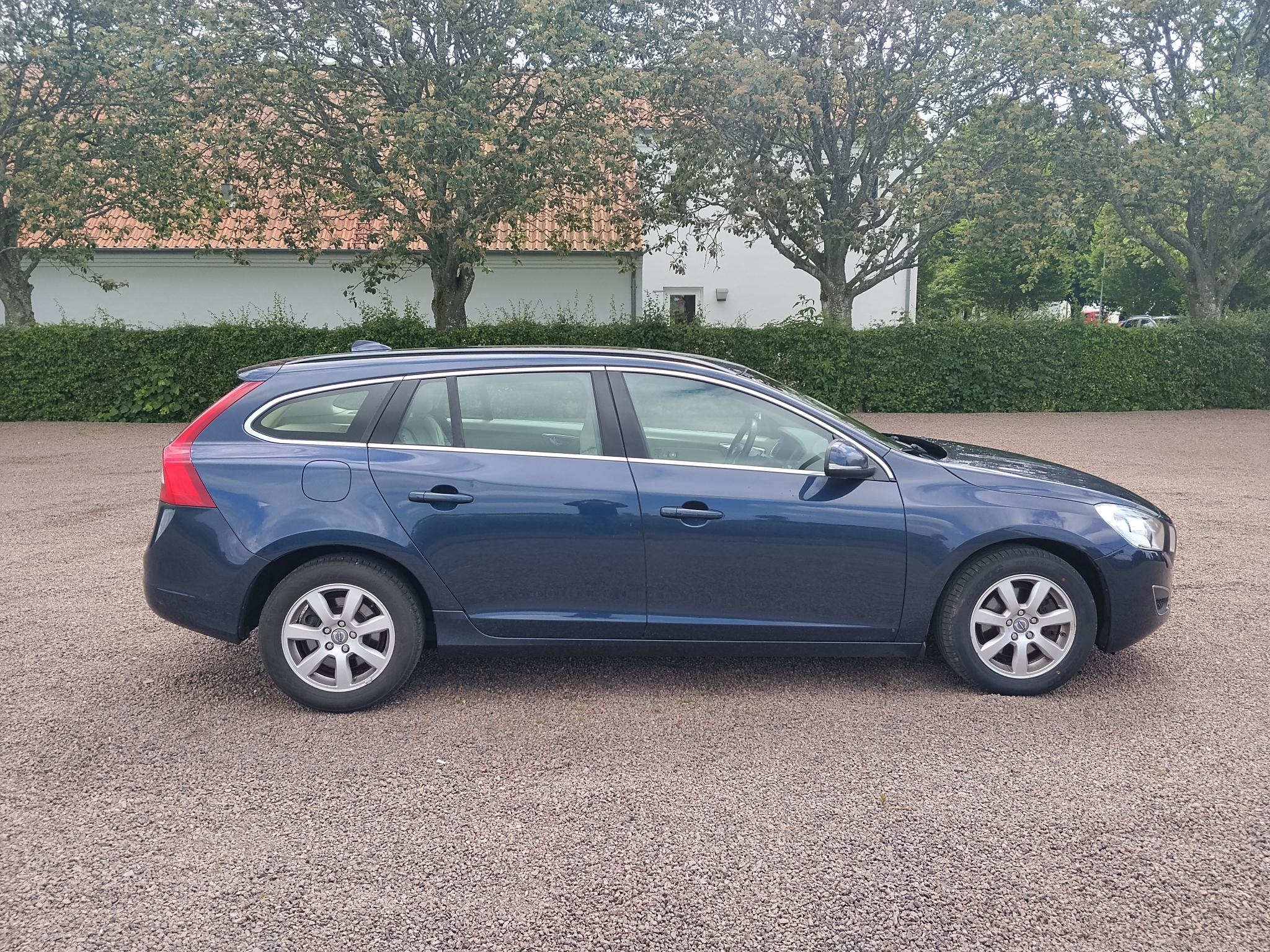 Volvo V60 D4 Momentum Fullservad 2013, bild 6/43