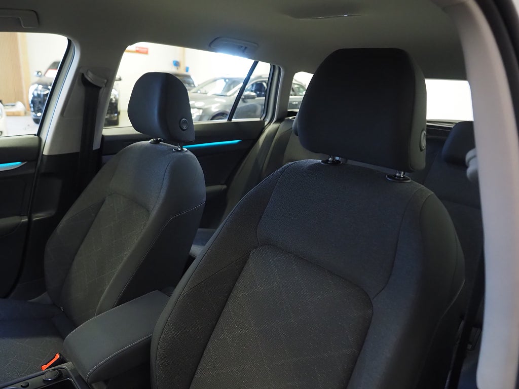 Volkswagen Golf SC 1.5 TSI 150hk Kamera P-Värmare Lane Assist Moms 2021