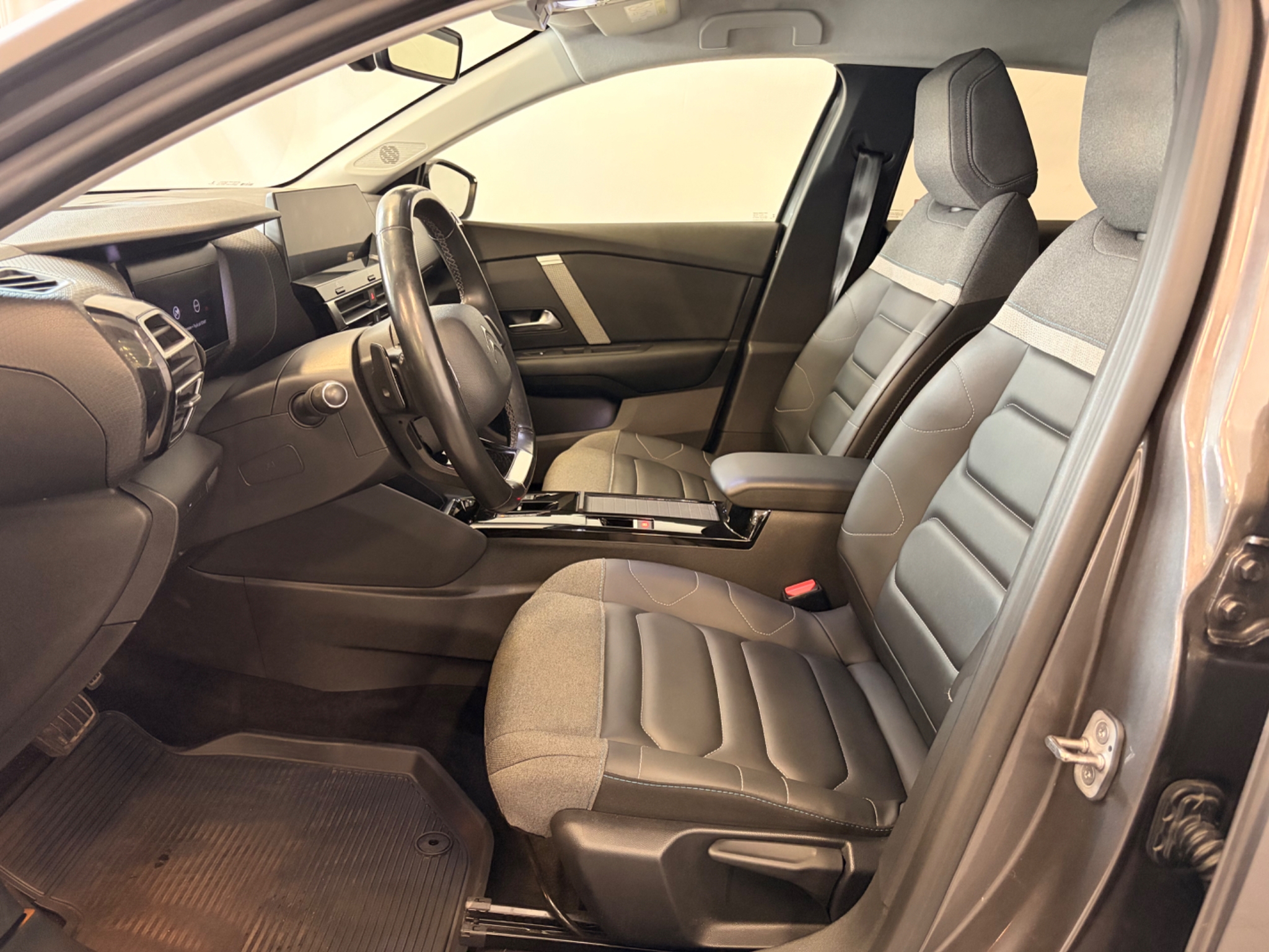Citroen C4 155 PT Aut Shine 2021, photo 4/10