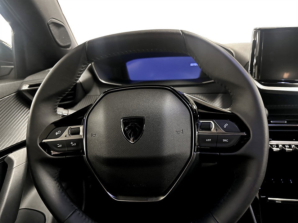 Bild på Peugeot 2008 Allure 1.2 PT 130hk CARPLAY P-SENSORER