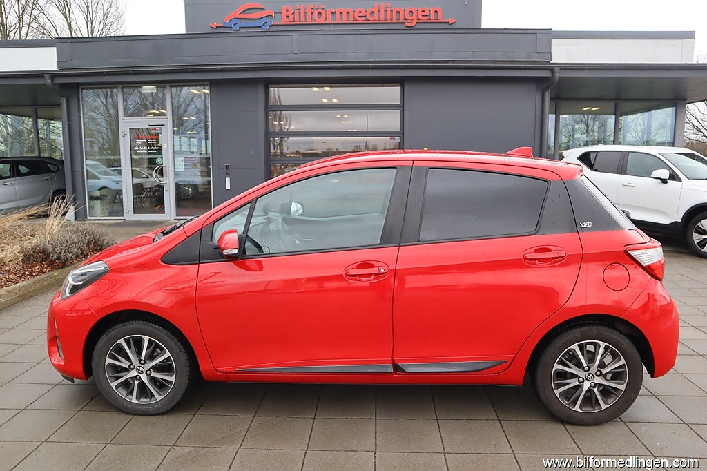 Toyota Yaris 1.5 VVT-iE FWD 111hk Backkamera 1 ägare Bluetooth musik/telefon