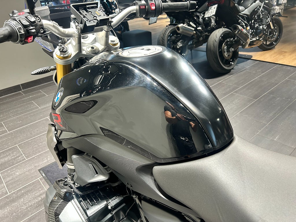 BMW R1250R Opt719/Akra/Kolfiber/Väskor/Hugger