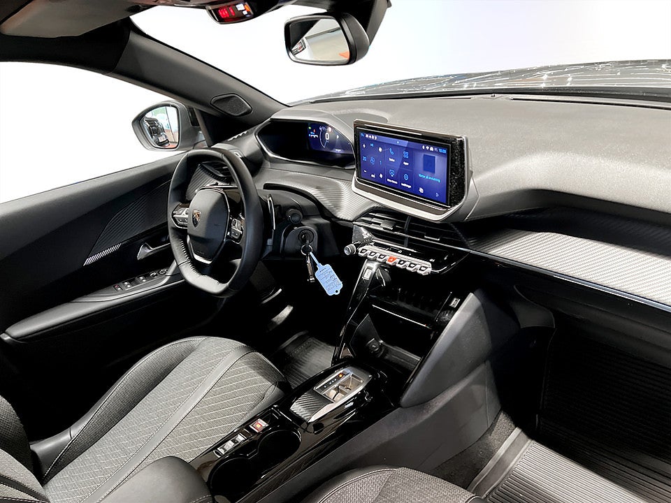 Bild på Peugeot 2008 Allure 1.2 PT 130hk B-KAMERA CARPLAY