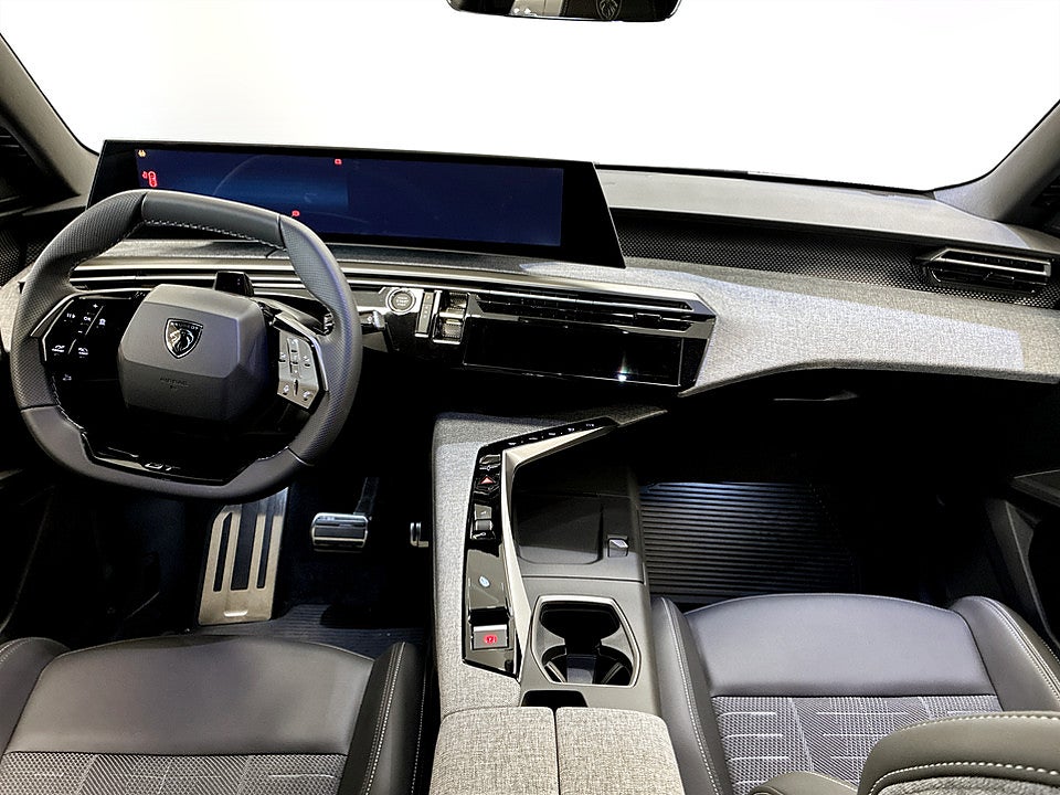 Bild på Peugeot e-3008 4x4 GT+ - OMGÅENDE LEVERANS!