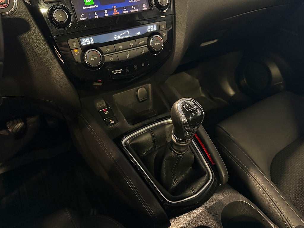 Nissan Qashqai 1.3 DIG-T 140hk | Tekna Design | Panorama | Navi | 360° 2019