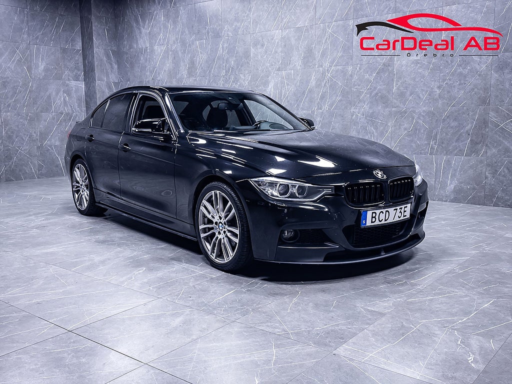 BMW 330 d xDrive Sedan M-Sport HUD Skinn Paddlar Rattvärme Navi