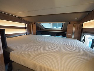 Husbil-halvintegrerad Weinsberg CaraCompact Suite 640 MEG  14 av 21