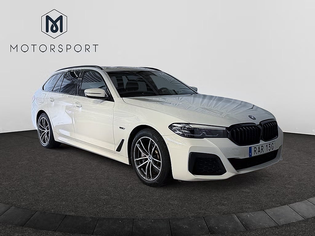 BMW 530e xDrive Touring M Sport Farthållare B-kam Sensatec läder bild 6