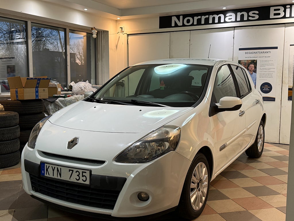 Renault Clio 5-dörrars 1.2 Besiktad/Motorvärmare/75hk