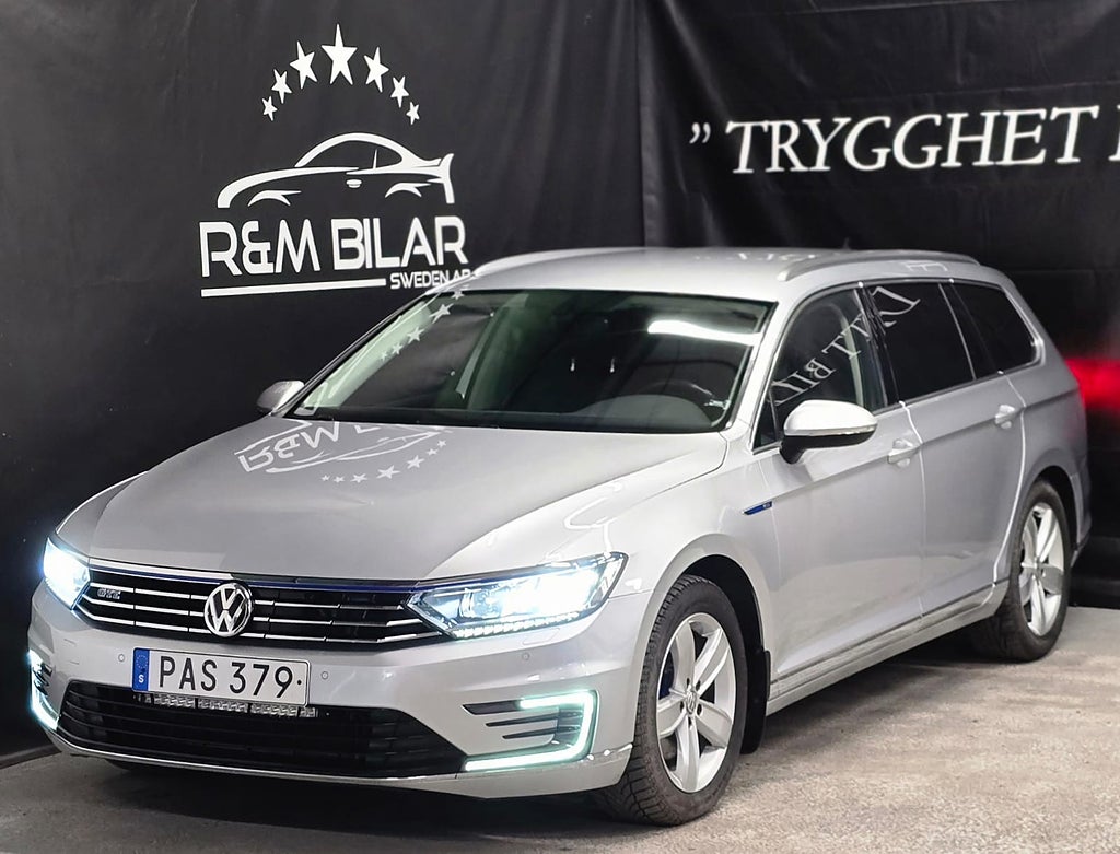 Volkswagen Passat GTE, Få-ägare, 218HK, Drag, B-kam, CarPlay, Ny Bes!!!