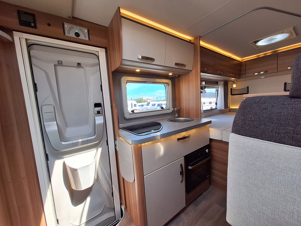 Weinsberg Caraloft Edition Scandic 600 MF Dubbelbädd, Automat, Solcell, Si