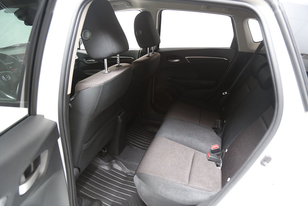Honda Jazz 1,3 i-VTEC 102hk Elegance Aut 5D 1ägare Dragkrok 2016