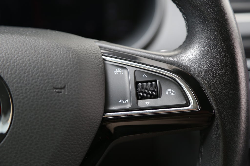 Skoda Octavia Scout 2,0 TDI 4x4 Premium Aut P-värme Dragkrok 2019