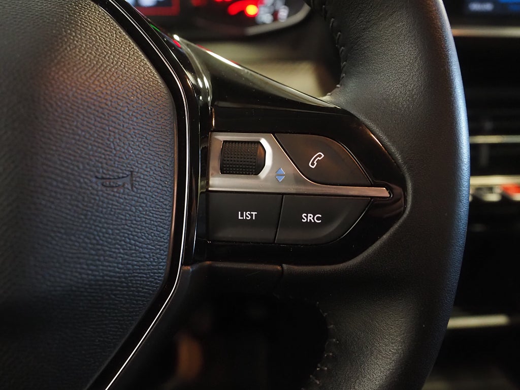 Peugeot 208 1.2 PureTech 75hk Active | Låga mil | M o K