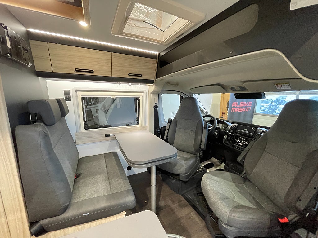 Sun Living V 65 GX / Dieselvärme / Höj & Sänkbarsäng / Automat / B-körkort/ - Sun Living