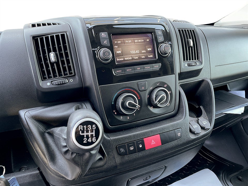 Bild på Peugeot Boxer PRO+ 335 2.2 BHDi 165hk L4H3 435 B-KAMERA DRAG
