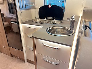Husbil-halvintegrerad Bürstner Harmony Line T 744 14 av 26