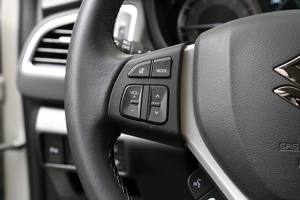 Suzuki S-Cross Hybrid AllGrip AWD Kamera P-sensorer 2023