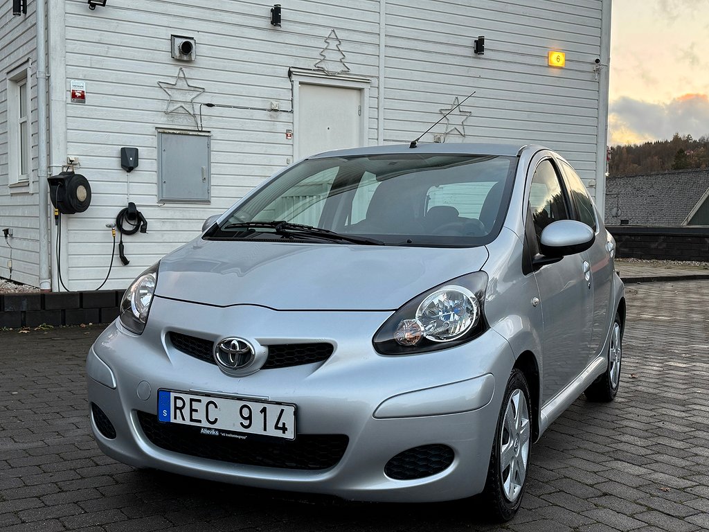 Toyota Aygo 5-dörrar 1.0 VVT-i OBS 9000 MIL,AUX,USB,Tel,Toppskick