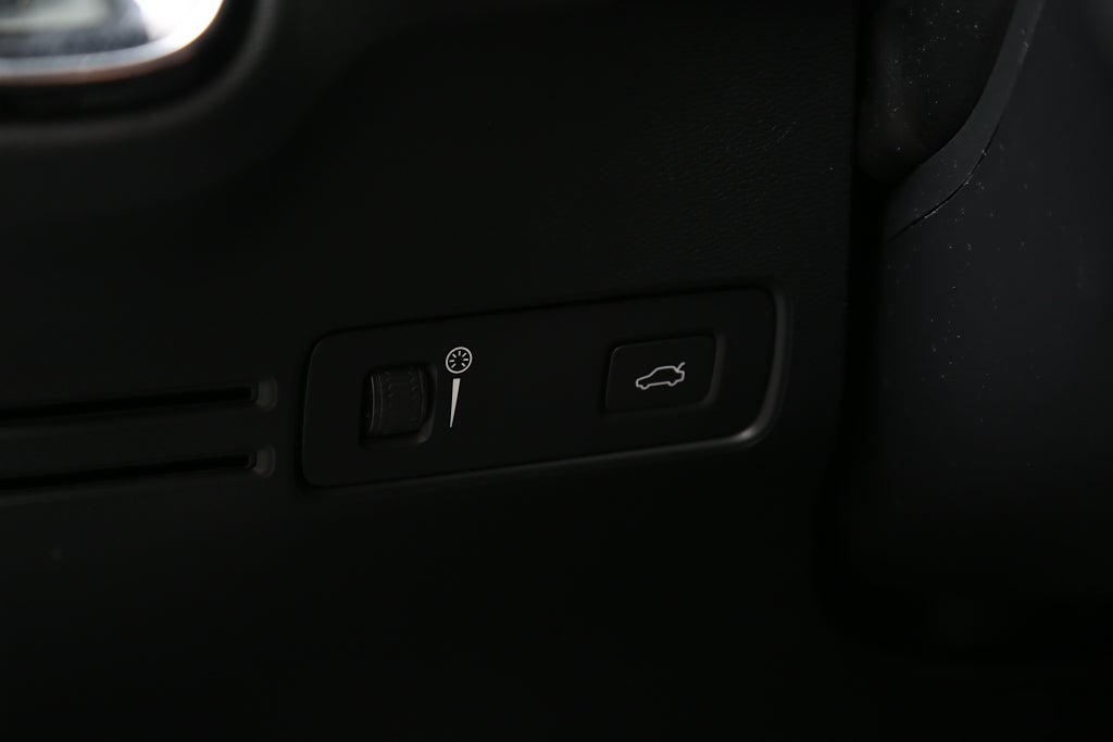 Volvo XC40 Recharge Twin Pro P8 AWD 360° H/K Pano Skinn 20" Drag 2022
