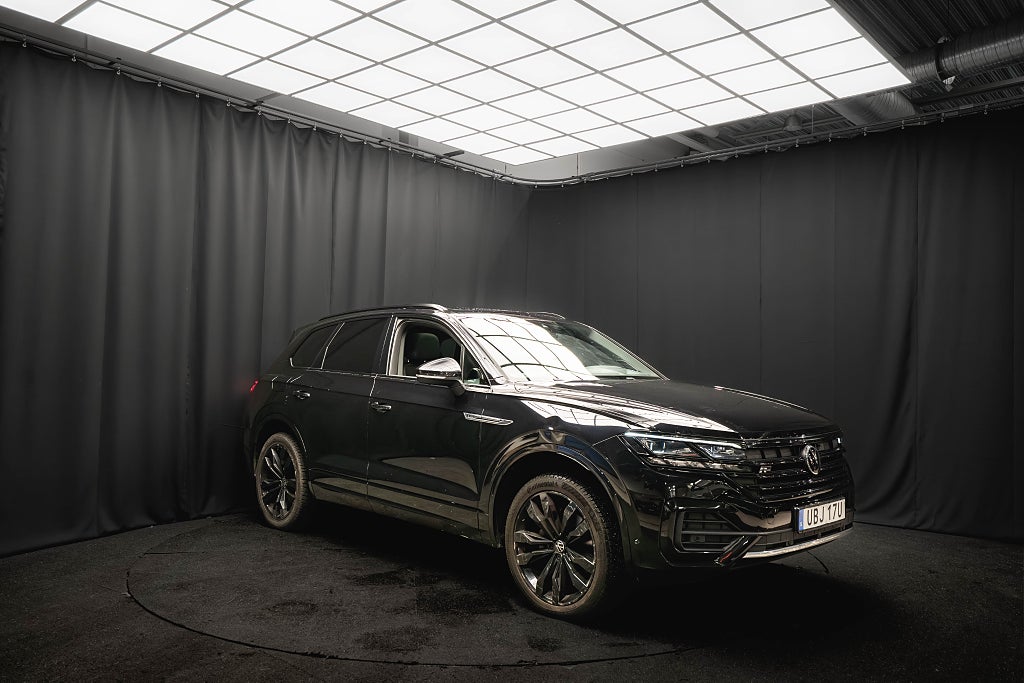Volkswagen Touareg TDI 4M R-Line BLACK MAX PANO LUFT 21' DRAG D-VÄRM MOMS