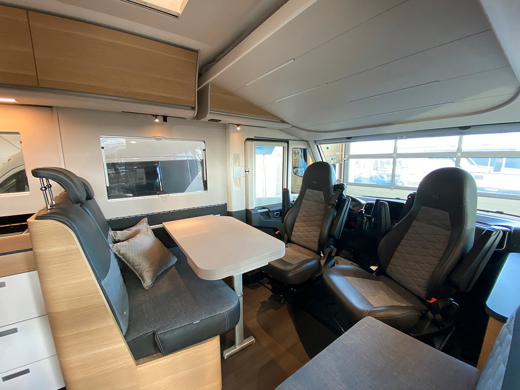 Adria Sonic Plus 700 SL / ALDE / Aut 180hk / Taksäng / Ugn - Adria