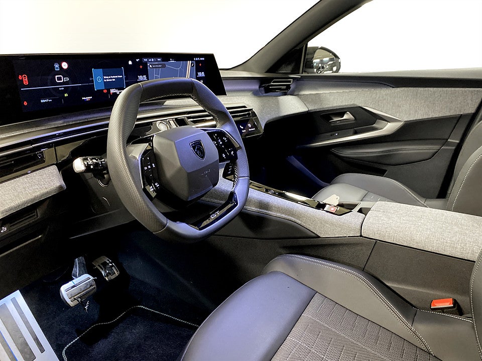 Bild på Peugeot 5008 GT Hybrid 145hk Aut 7-SITS B-KAMERA CARPLAY