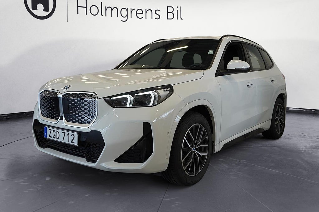 BMW iX1 eDrive20 Edrive20 M-Sport H K Fartpilot HUD Elstolar 360