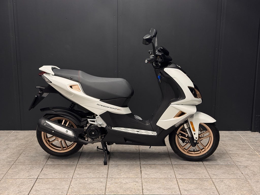 Peugeot Speedfight 4 iced grey endast 300mil 