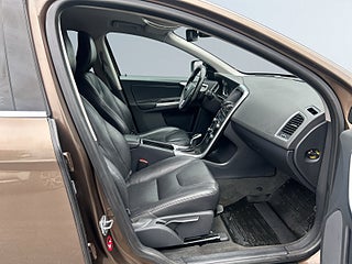 Volvo XC60 D4 AWD Aut Business Edition Pro BLIS/Skinn/Ledramp/Drag – bild 9