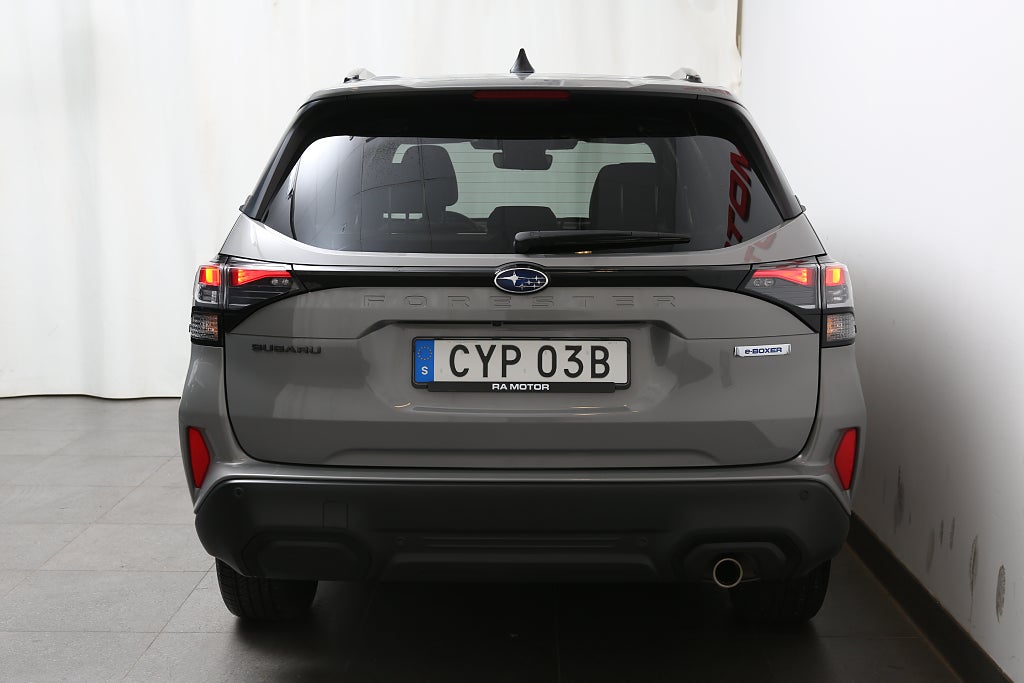 Subaru Forester e-Boxer Limited | Moms 2025