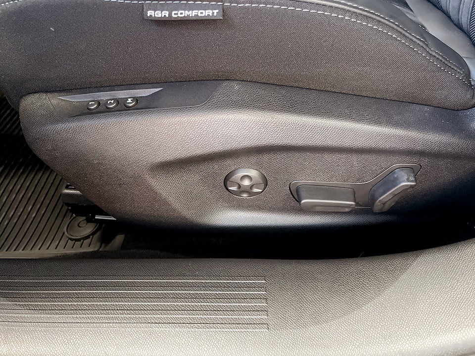 Bild på Peugeot 408 GT 1.2 PT 130hk Aut B-KAMERA CARPLAY ELSTOL