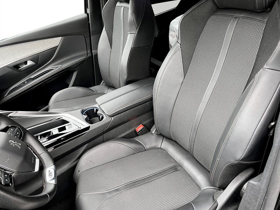 Bild på Peugeot 5008 GT 1.2 PT 130hk Aut 7-SITS B-KAMERA CARPLAY
