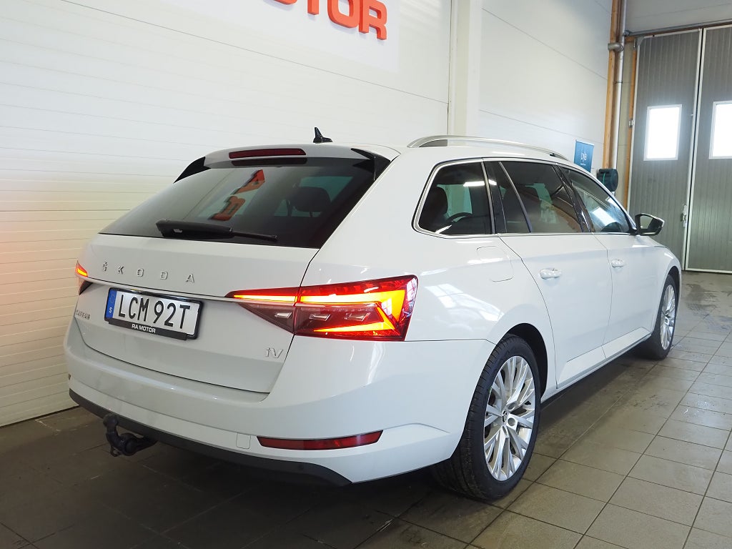 Skoda Superb iV 218hk Plug-in Style Drag Cockpit Värmare B-Kam Moms 2022