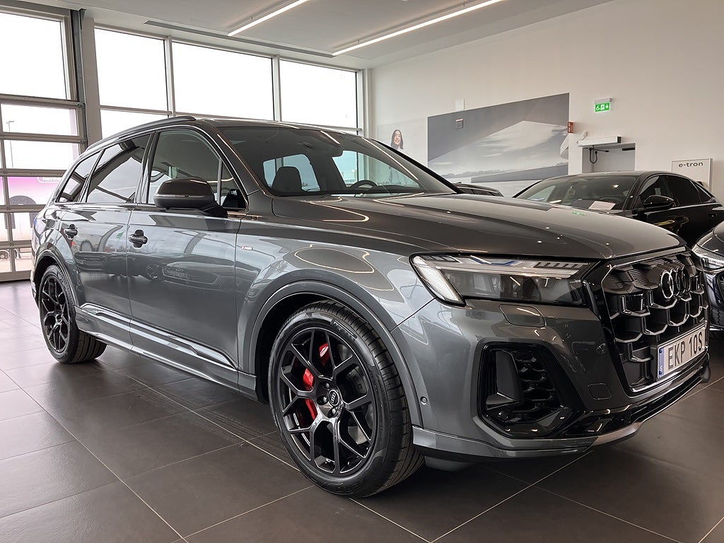 Audi Q7 60 TFSIe 490hk Quattro S-Line Selection Black Carbon 
